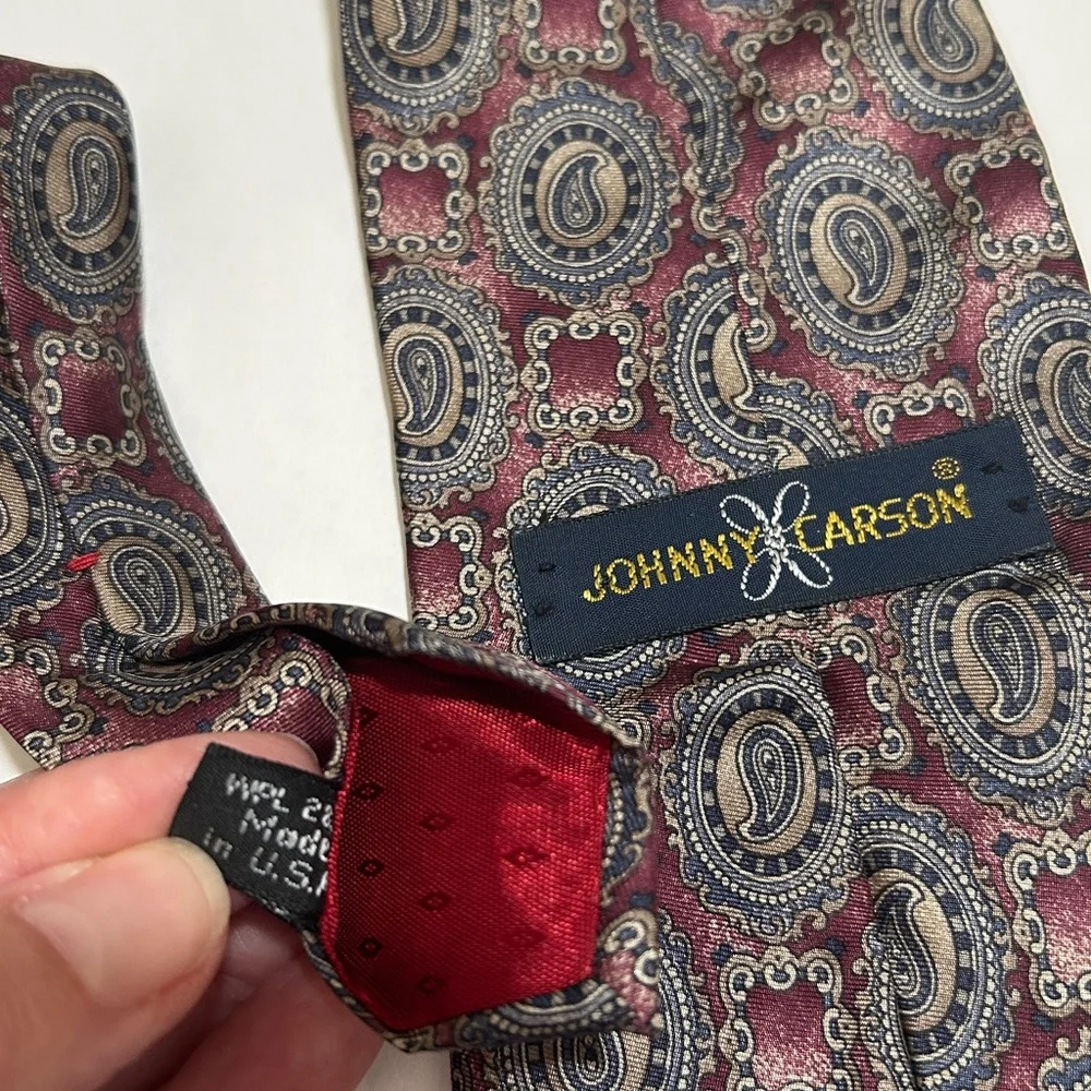 Johnny Carson vintage Elegant Paisley and Geometric Patterned Ties. Set of 2. - Picture 9 of 10